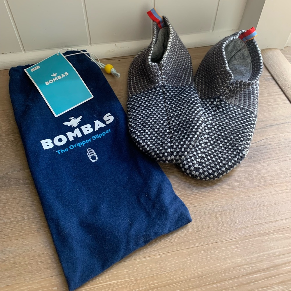Bombas Gripper Slipper in Charcoal & Black - Brand New